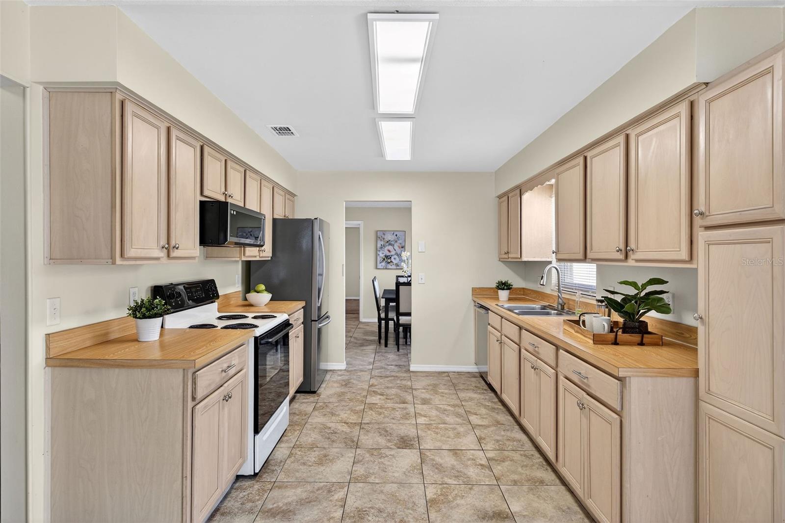 HOWELL ESTATES REP - Residential