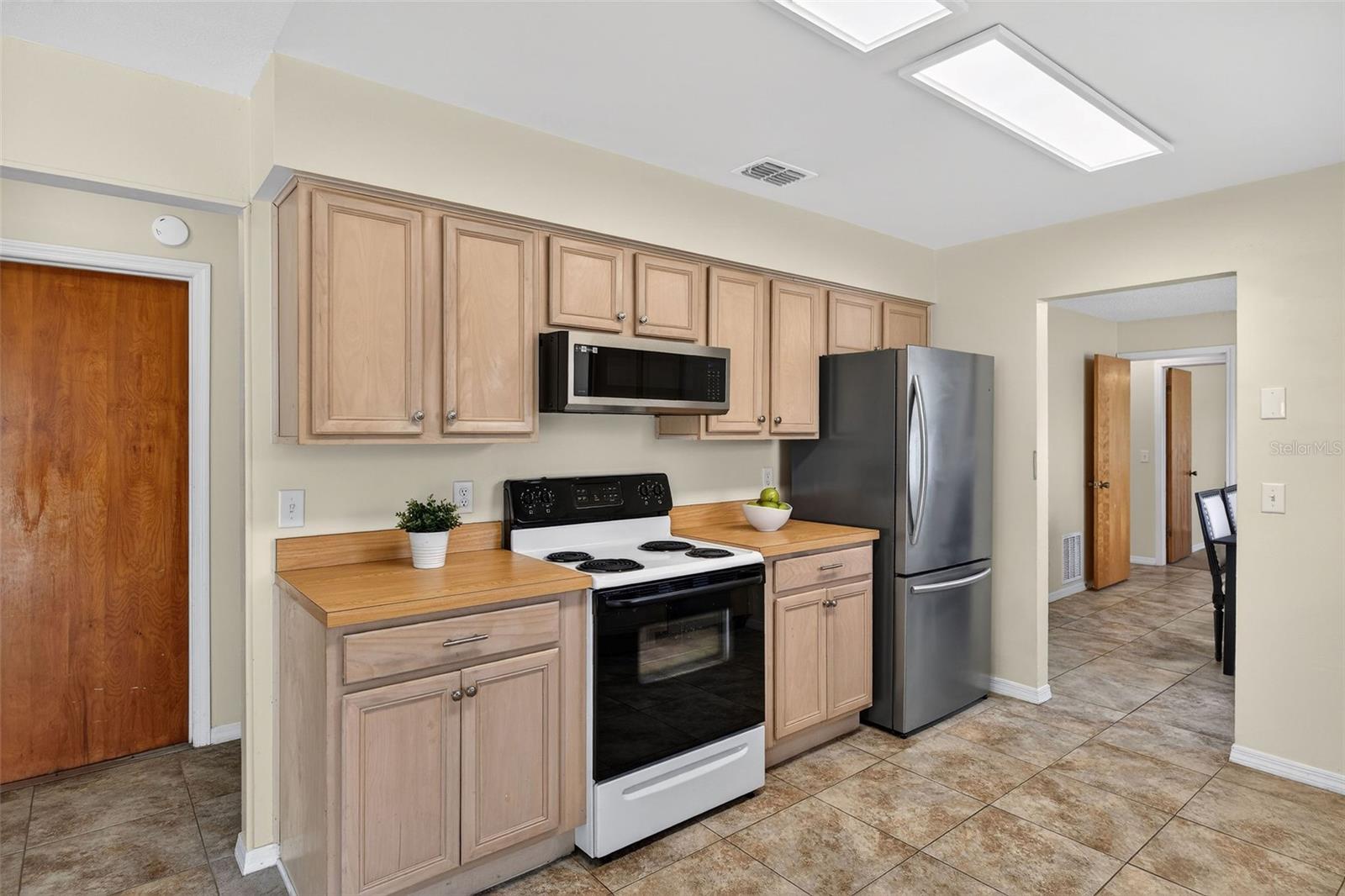 HOWELL ESTATES REP - Residential