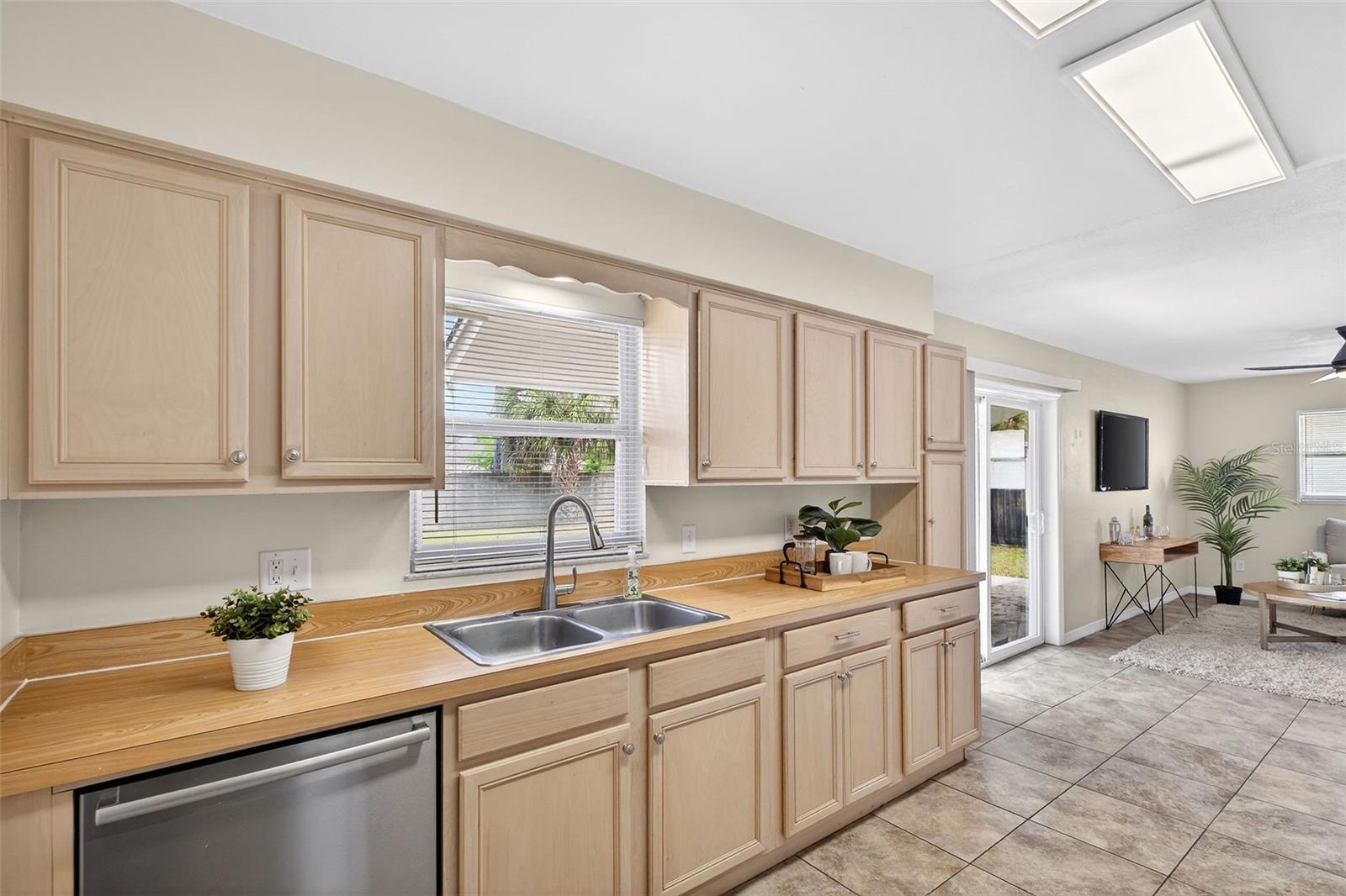 HOWELL ESTATES REP - Residential