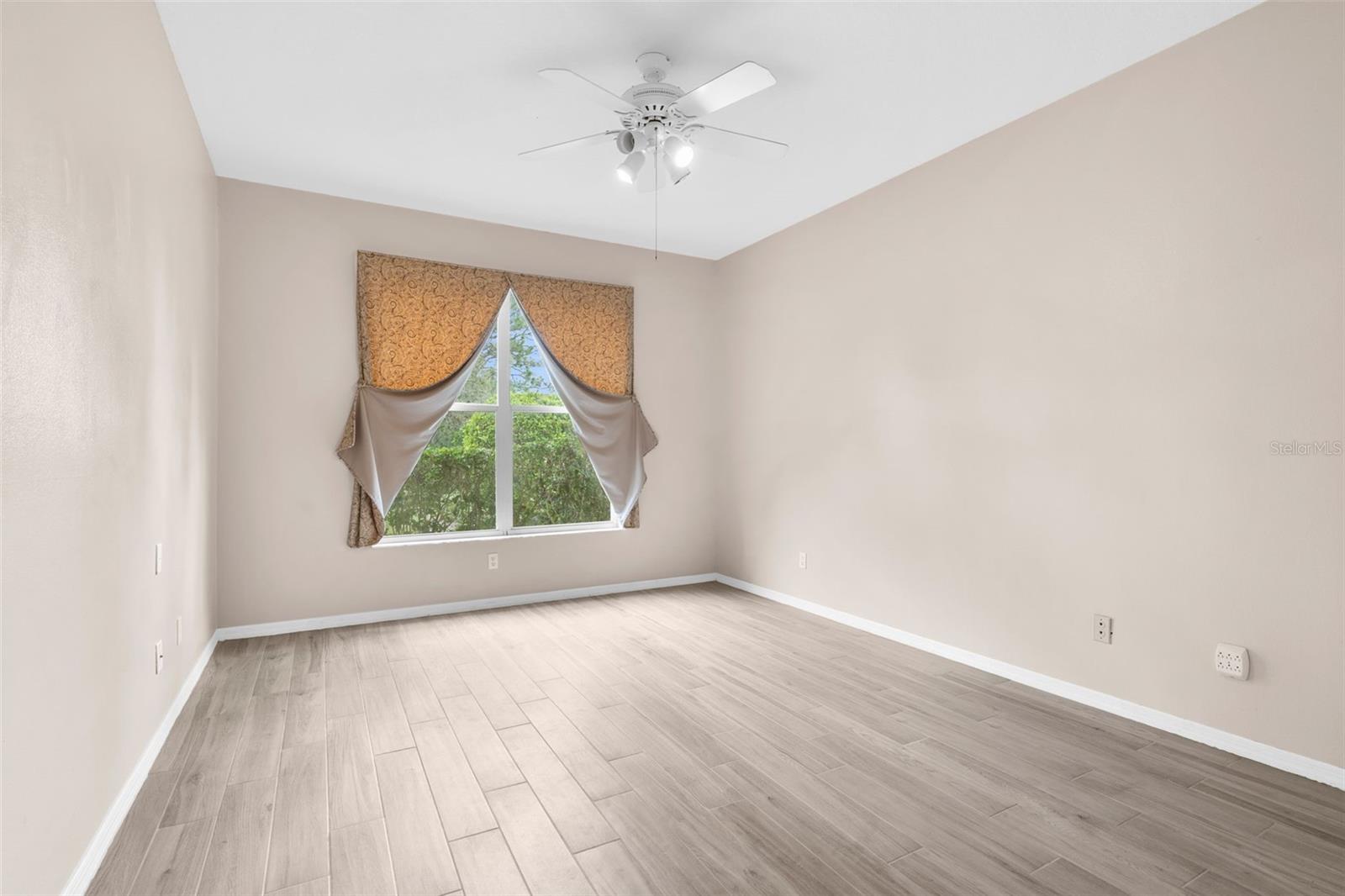 CALUSA LAKES - Residential
