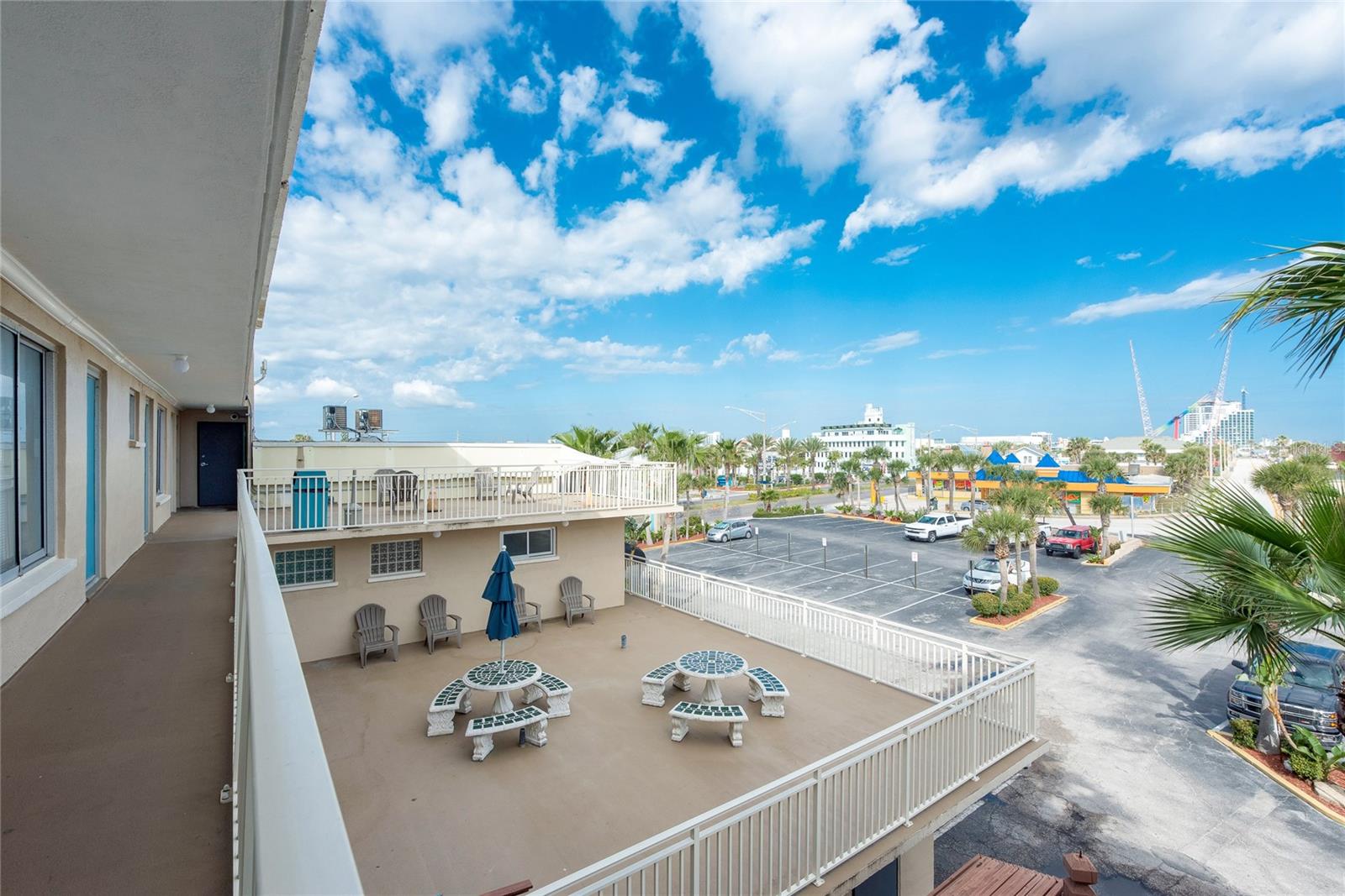 DAYTONA INN BEACH RESIDENCE - Residential
