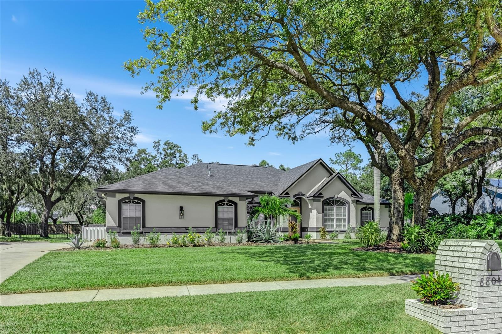 8804 CROSSWOOD COURT