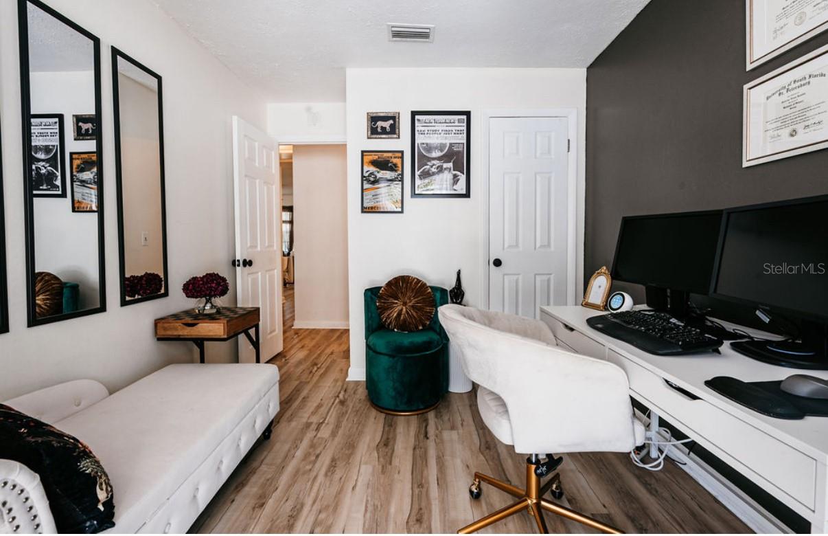 OAKELLARS - Residential Lease