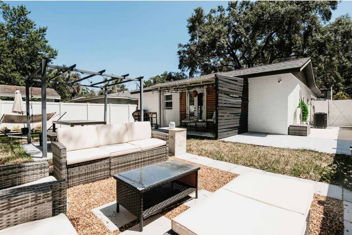 OAKELLARS - Residential Lease