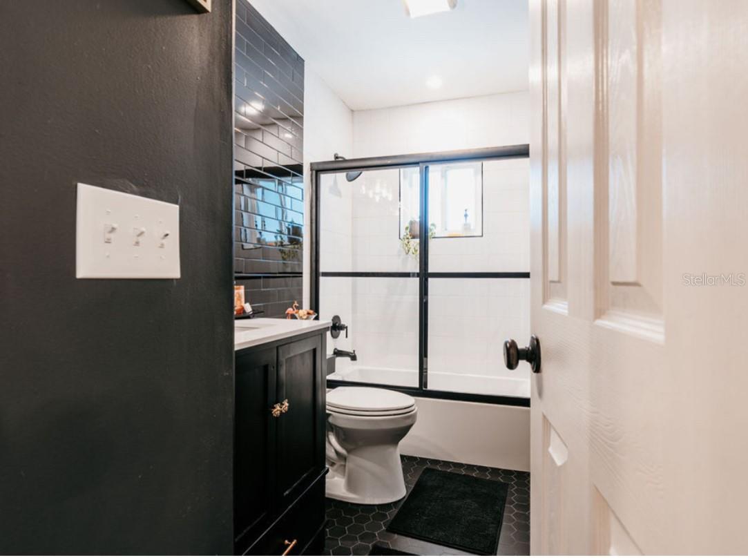 OAKELLARS - Residential Lease