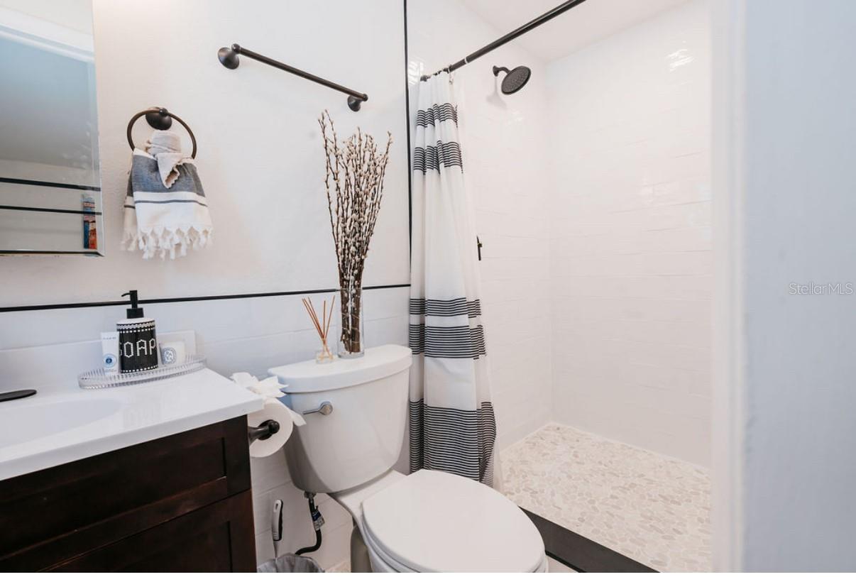 OAKELLARS - Residential Lease