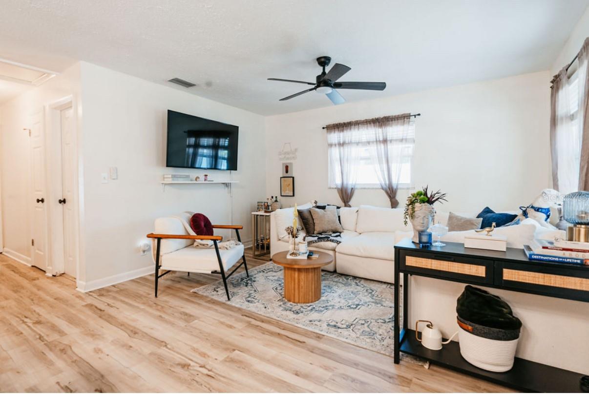 OAKELLARS - Residential Lease