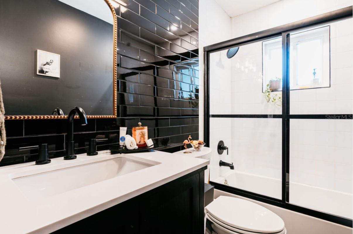 OAKELLARS - Residential Lease