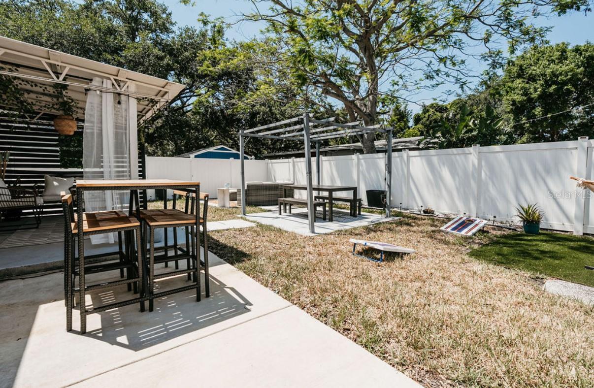 OAKELLARS - Residential Lease