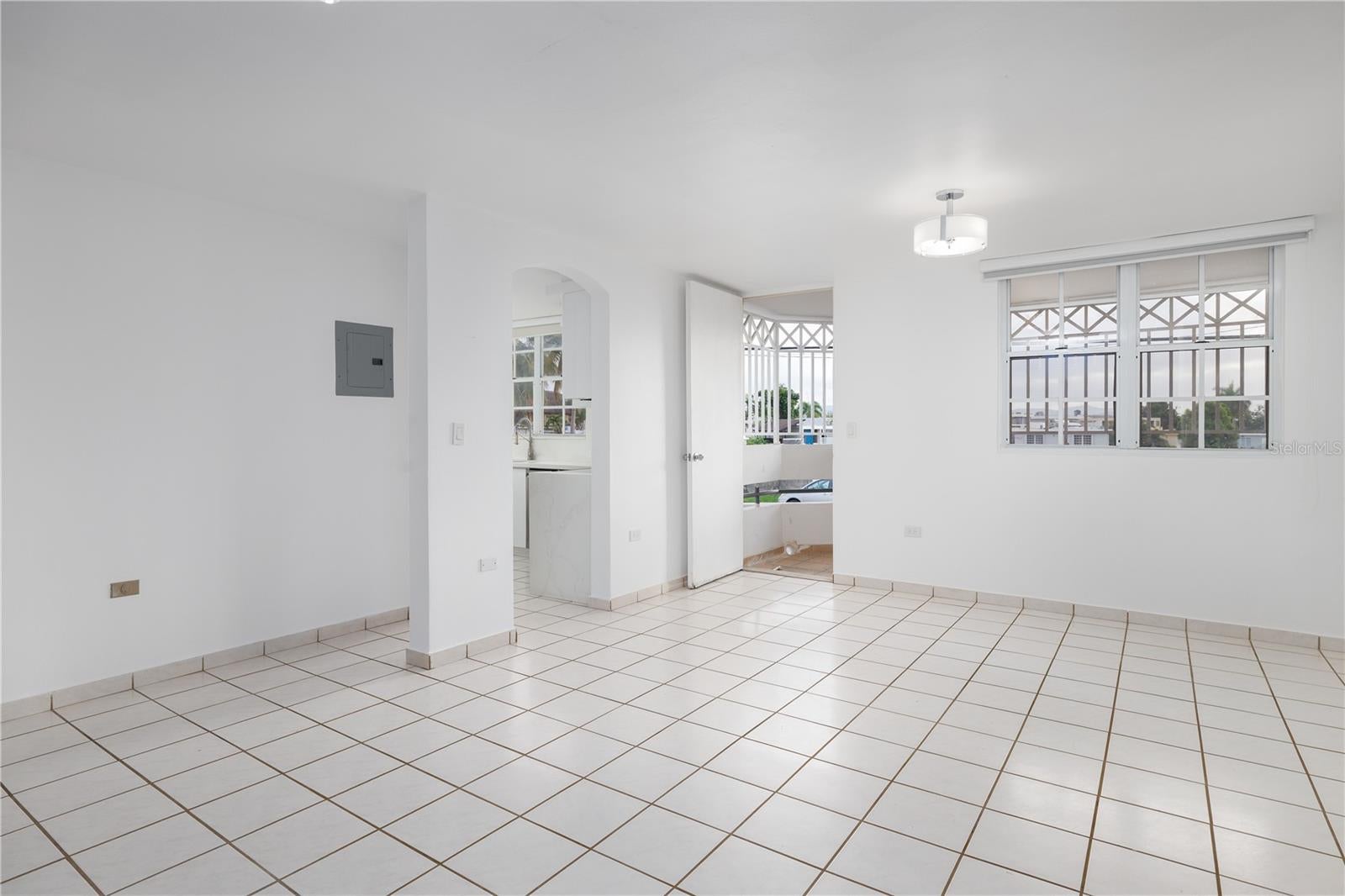 650 CALLE CECILIANA 704