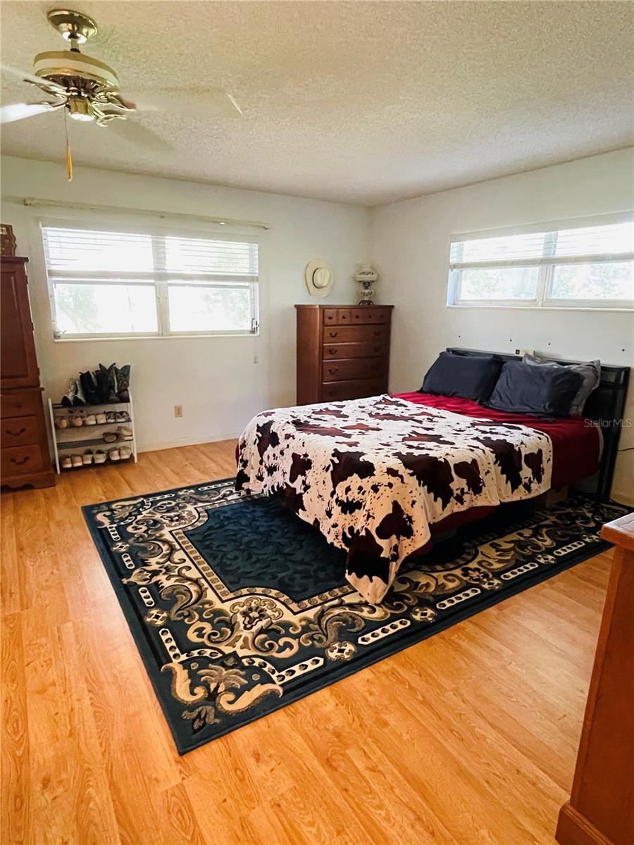 CIRCLE SQUARE WOODS - Residential