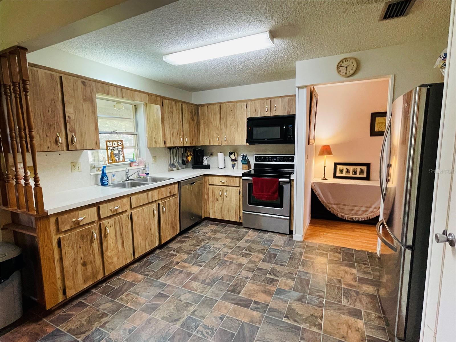 CIRCLE SQUARE WOODS - Residential