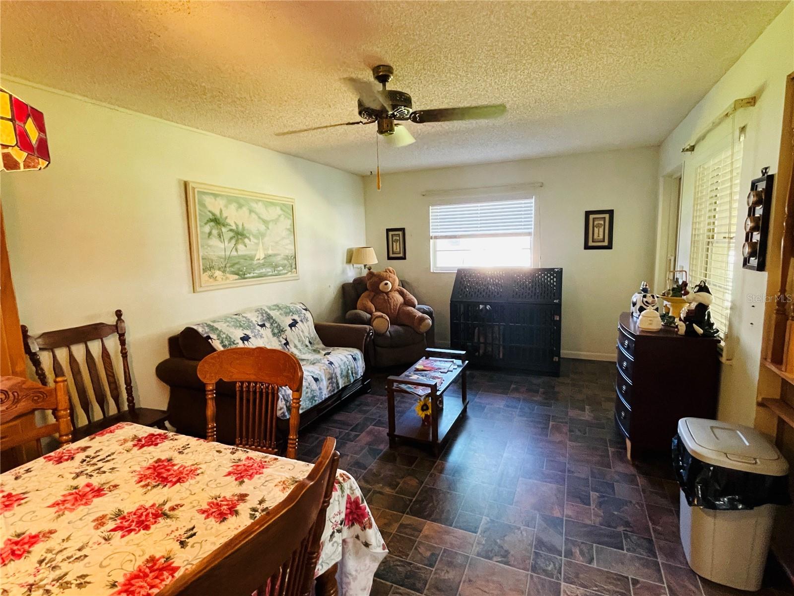 CIRCLE SQUARE WOODS - Residential