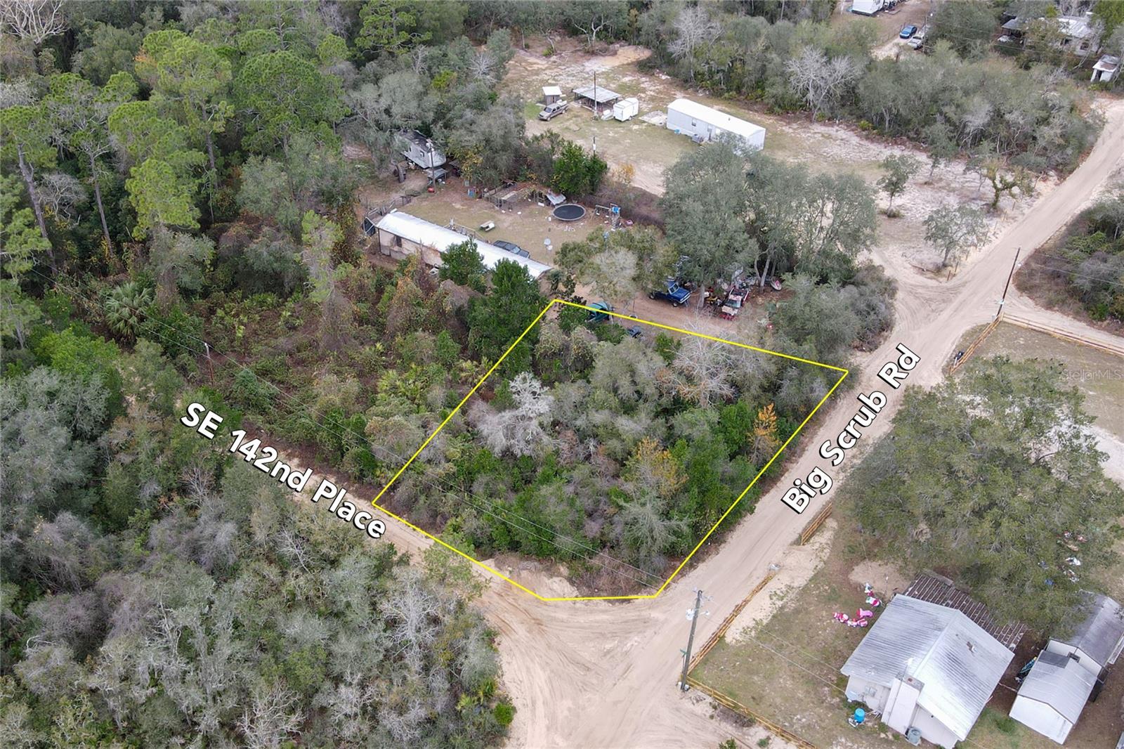 Country living at its best. You must check this out! This Residential lot in Umatilla, Florida is a captivating land that is highly in everyone's interest. Endless possibilities await!. The lot is zoned R4.
R4 zoning allows mobile homes, modular homes, and manufactured homes. Living in an RV while building is allowed as well. No time limit to build and no HOA. This property is not in a flood zone.