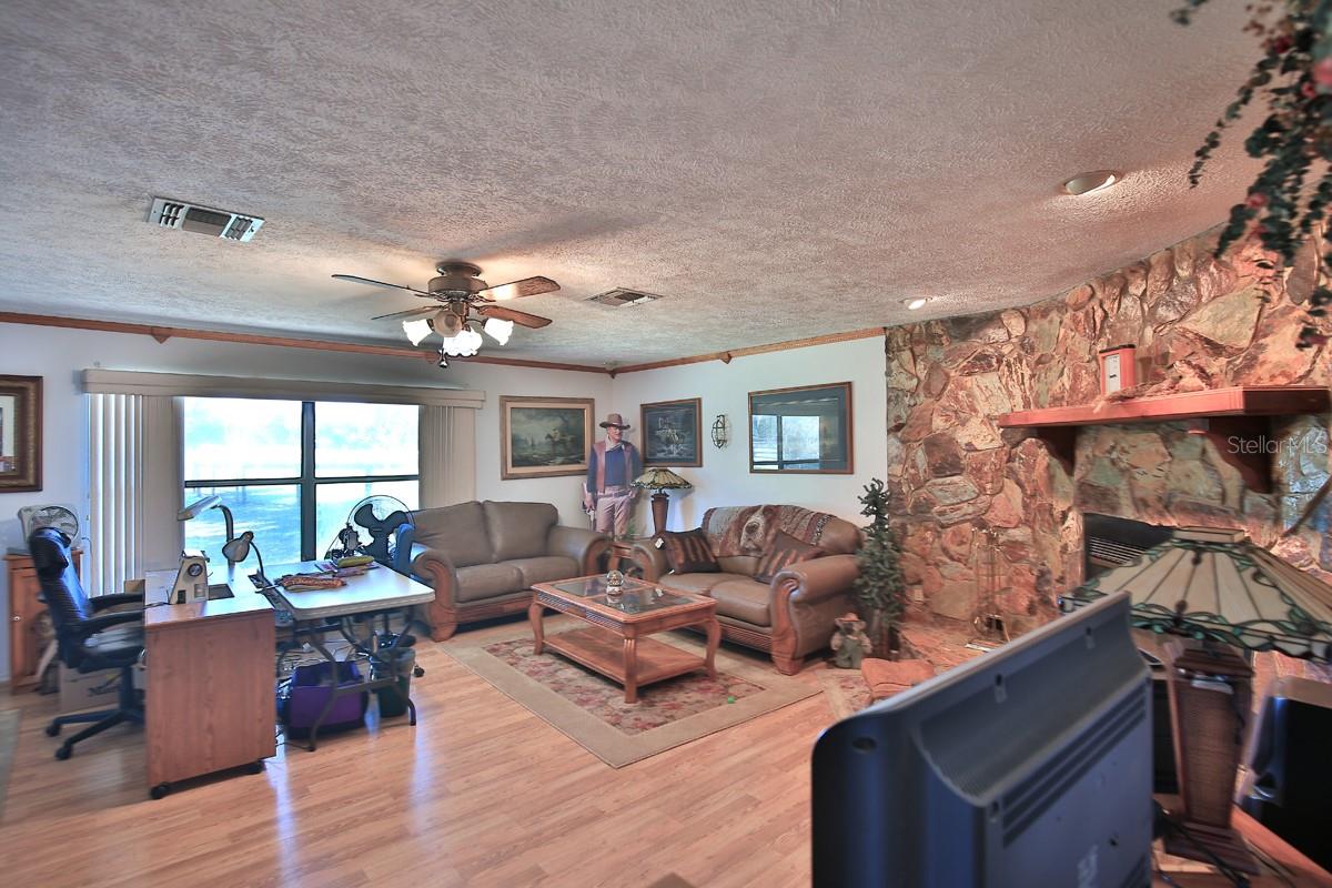 ACREAGE NON SUBDIVISION - Residential