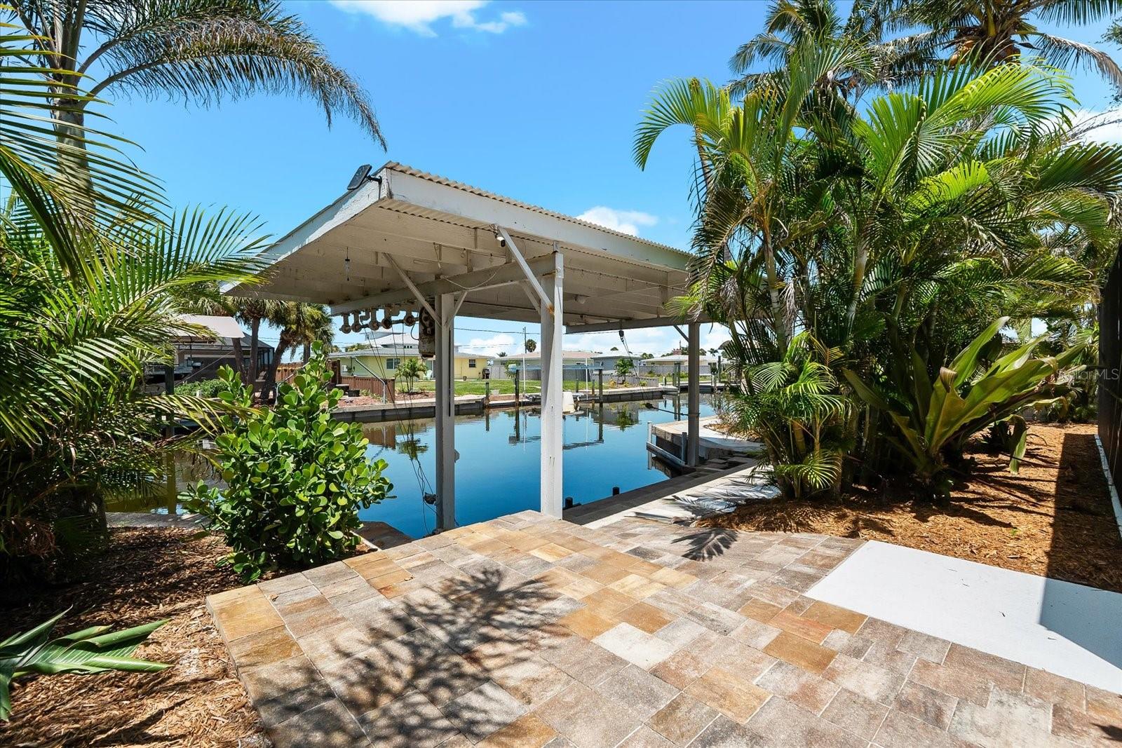 POINT OF PINES - Residential