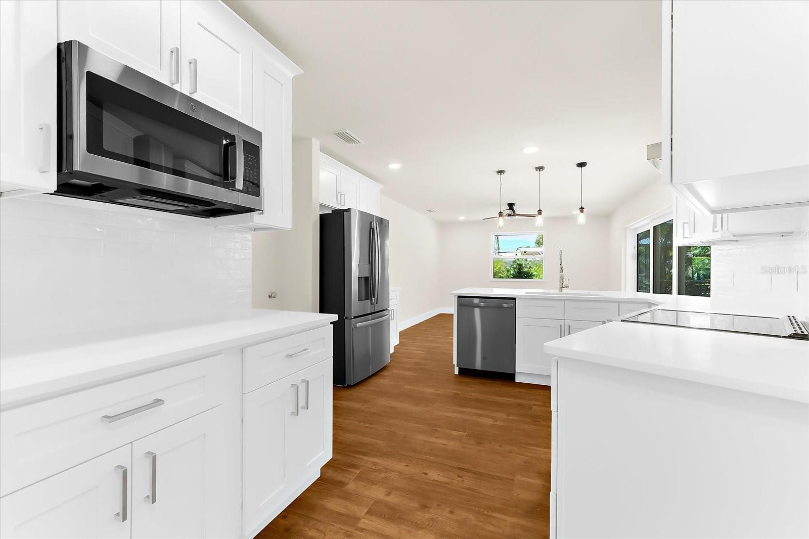 POINT OF PINES - Residential