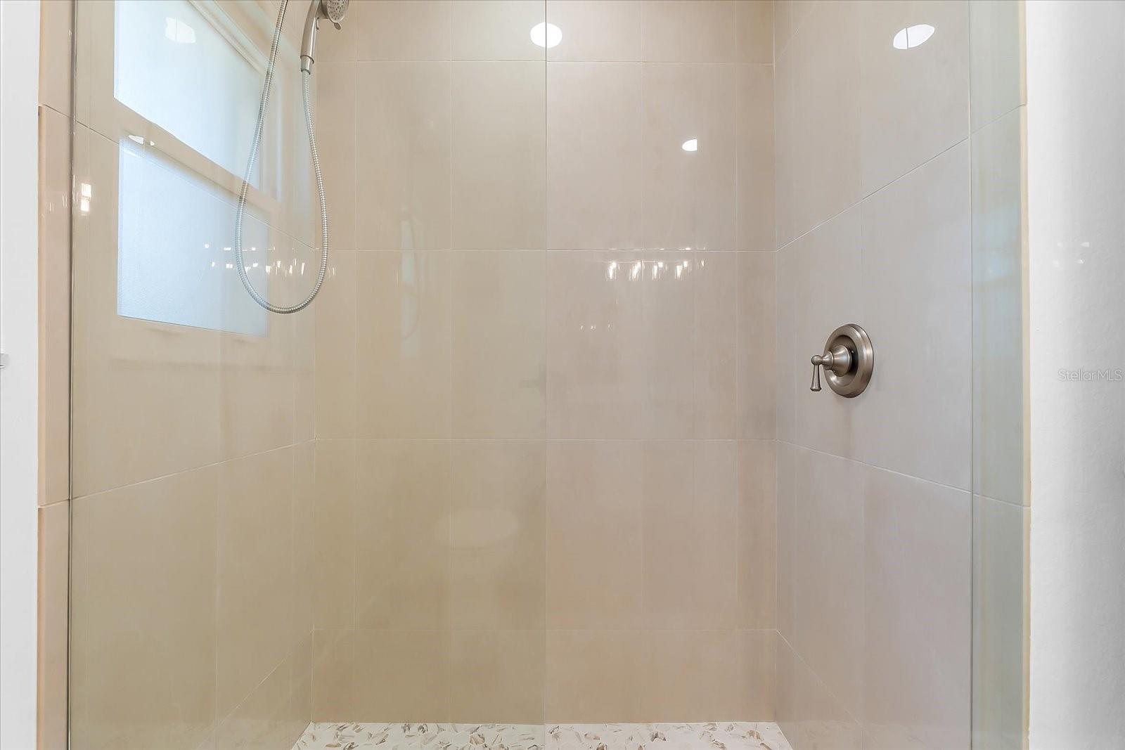 POINT OF PINES - Residential