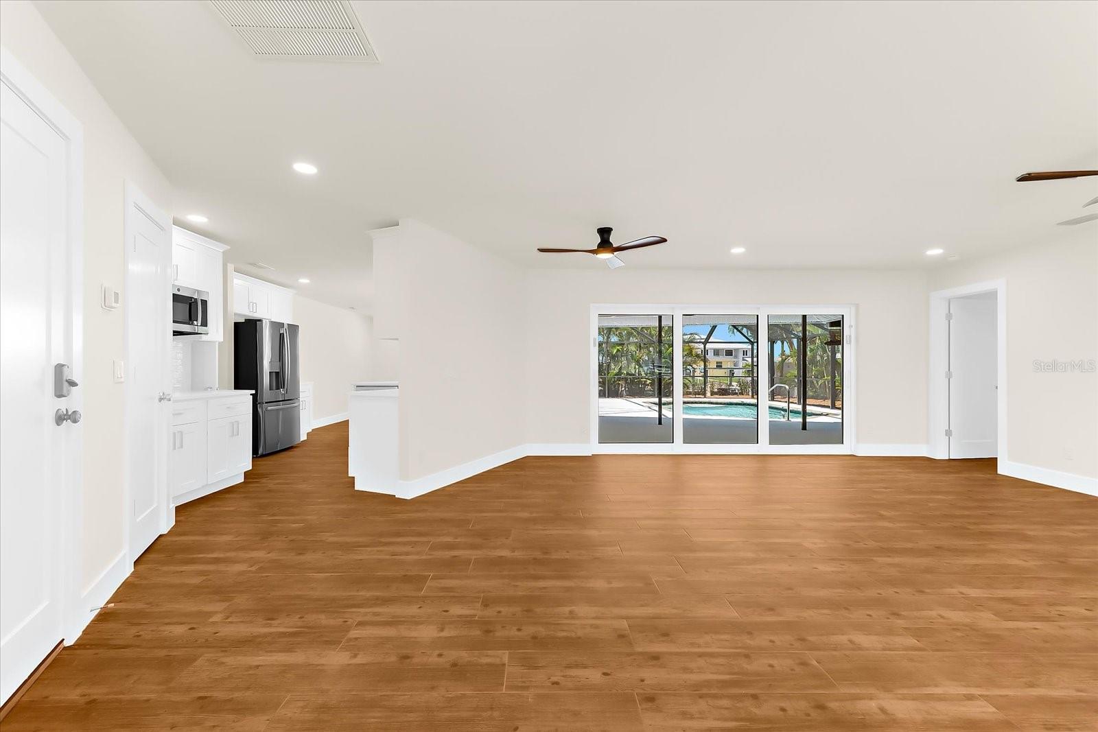 POINT OF PINES - Residential