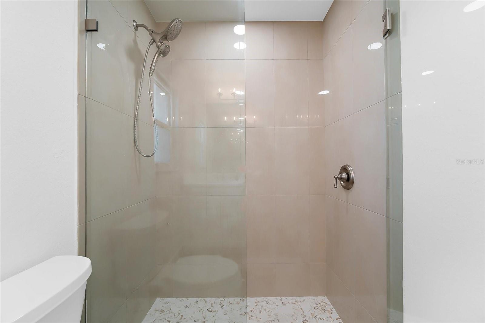 POINT OF PINES - Residential