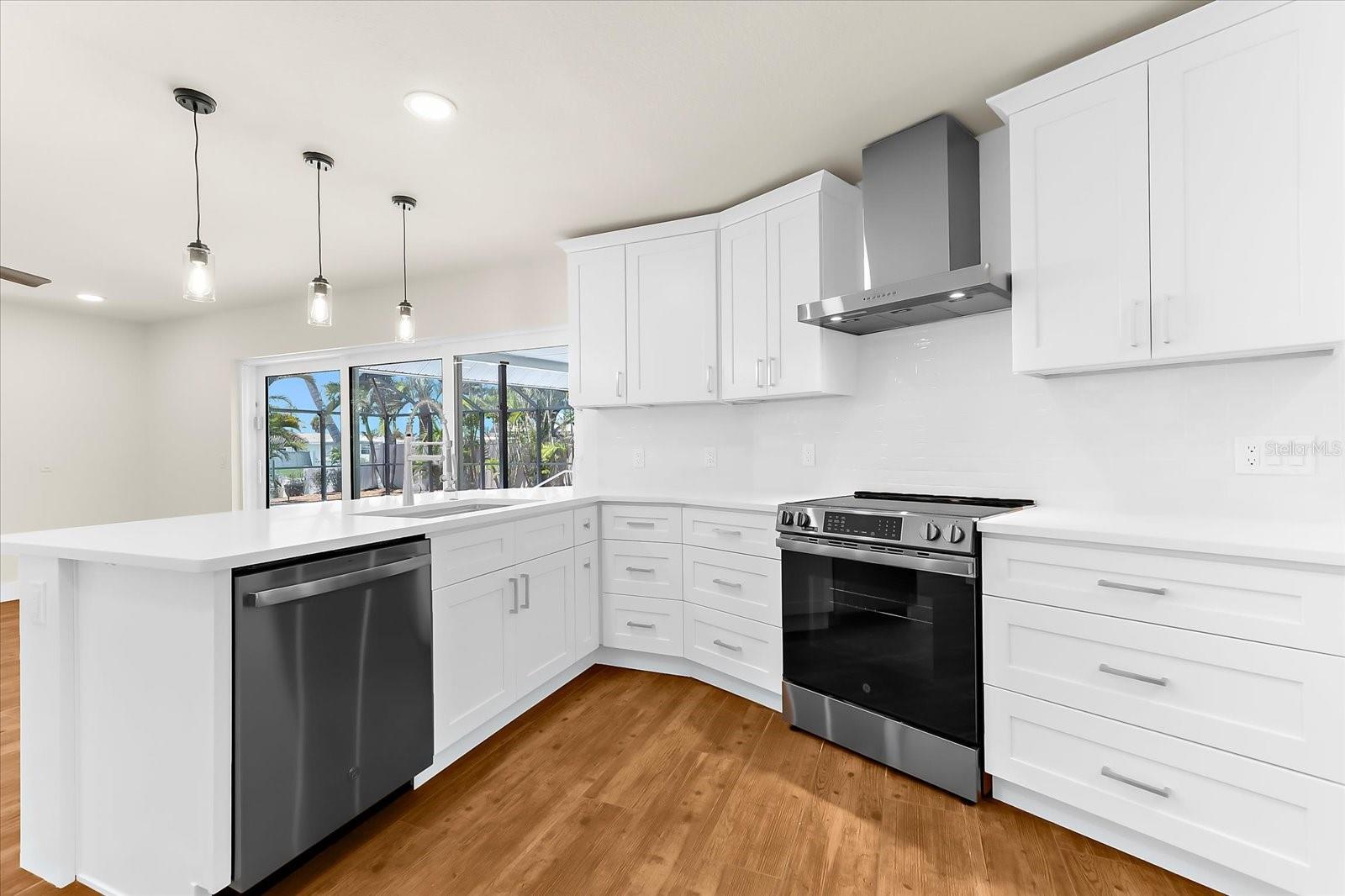 POINT OF PINES - Residential