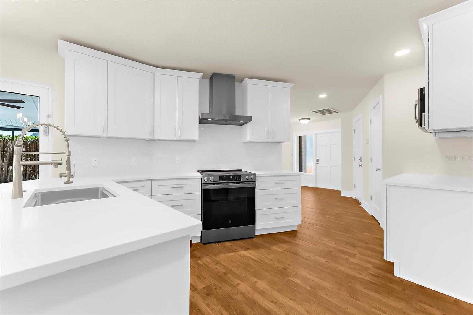 POINT OF PINES - Residential