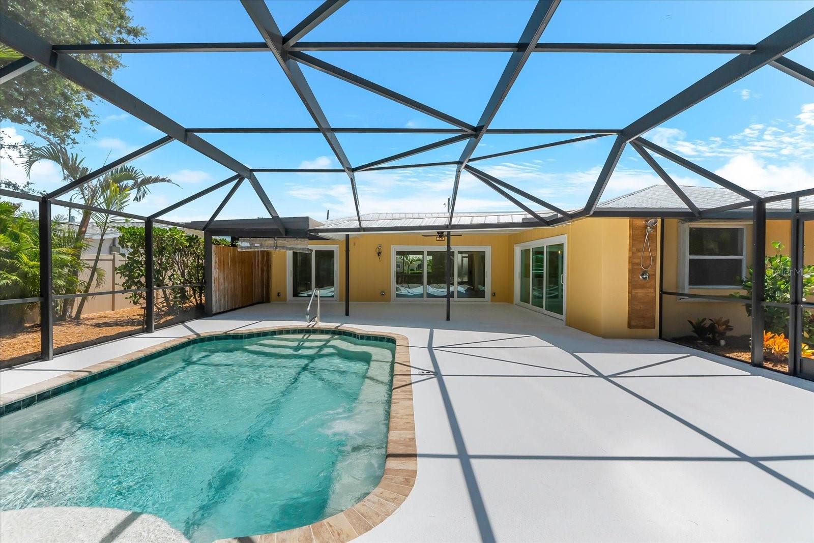 POINT OF PINES - Residential