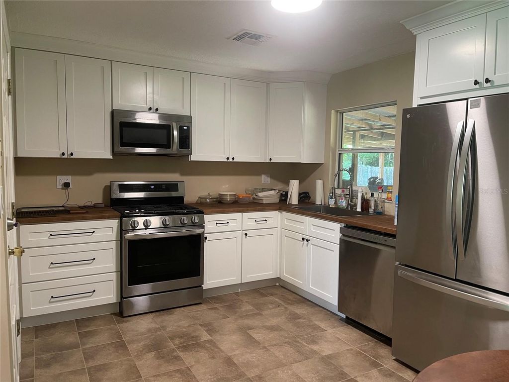 Photo of 4704 NE 20th Avenue, Ocala, FL 34479 (MLS # OM721200)