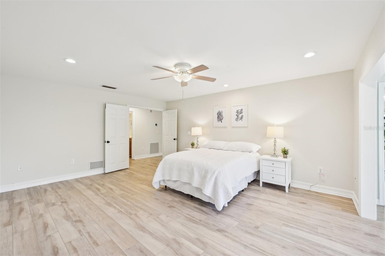 LAKESHORE VILLAGE SOUTH - Residential