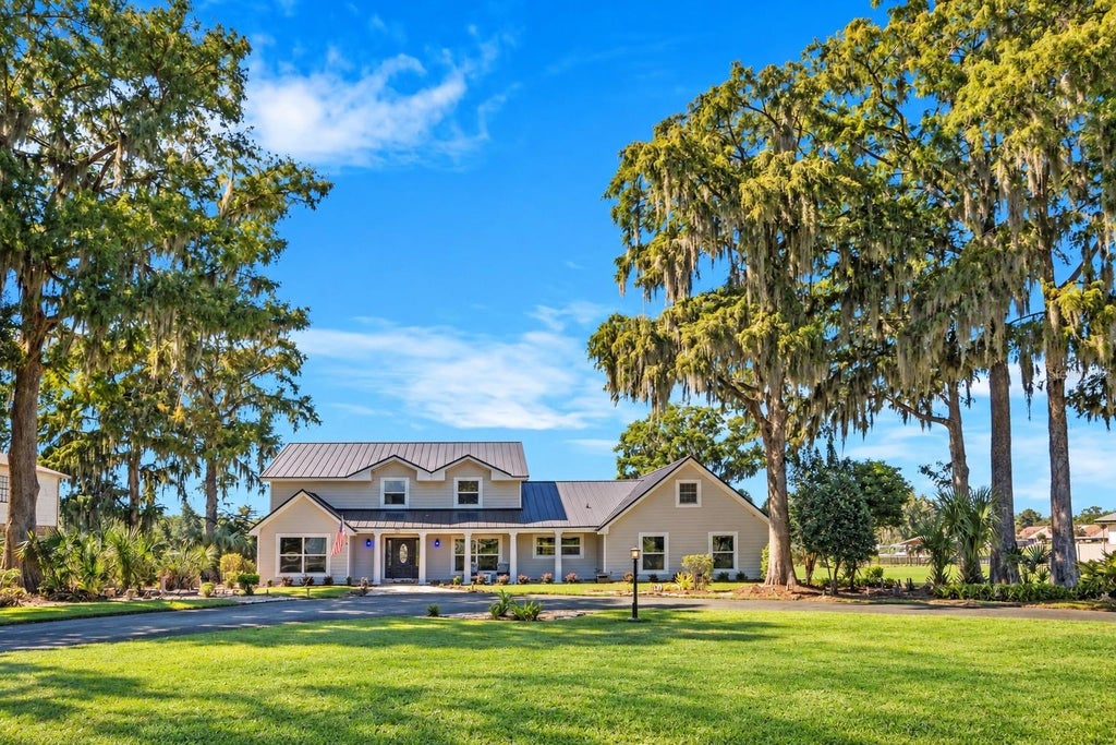 Photo of 1201 S 9th Street, Leesburg, FL 34748 (MLS # S5159551)