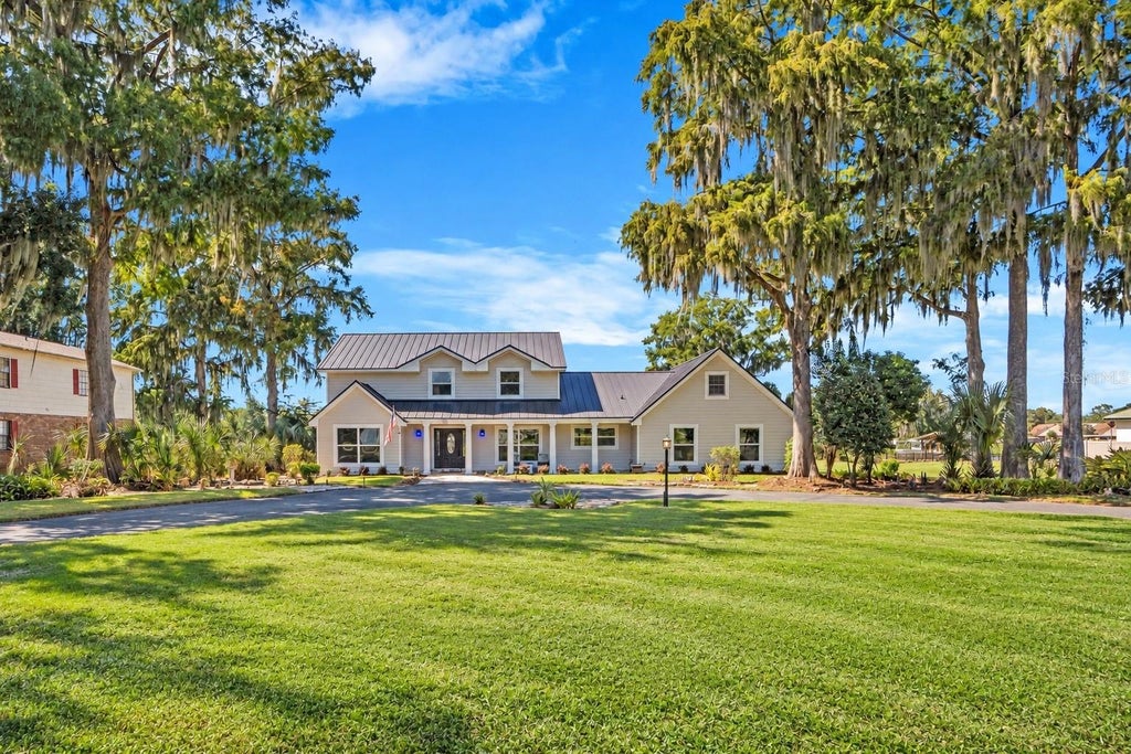 Photo of 1201 S 9th Street, Leesburg, FL 34748 (MLS # S5159551)