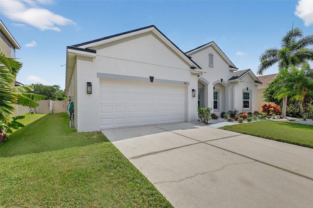 Photo of 1511 Yale Castle Court, Ruskin, FL 33570 (MLS # TB8436569)