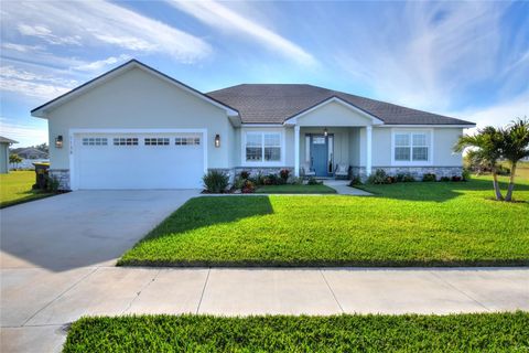 A home in AUBURNDALE