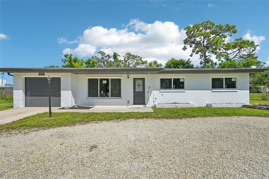 Photo of 1605 Banyan Drive, Venice, FL 34293 (MLS # A4664905)
