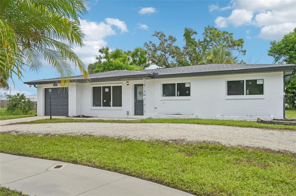 Photo of 1605 Banyan Drive, Venice, FL 34293 (MLS # A4664905)