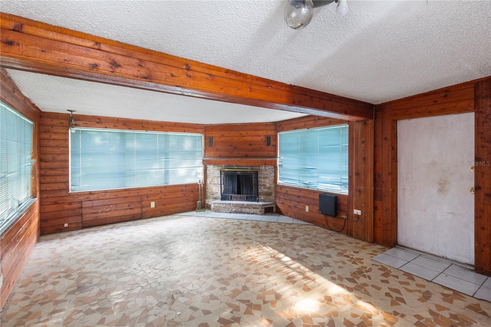 ELIZABETH COURT - Residential