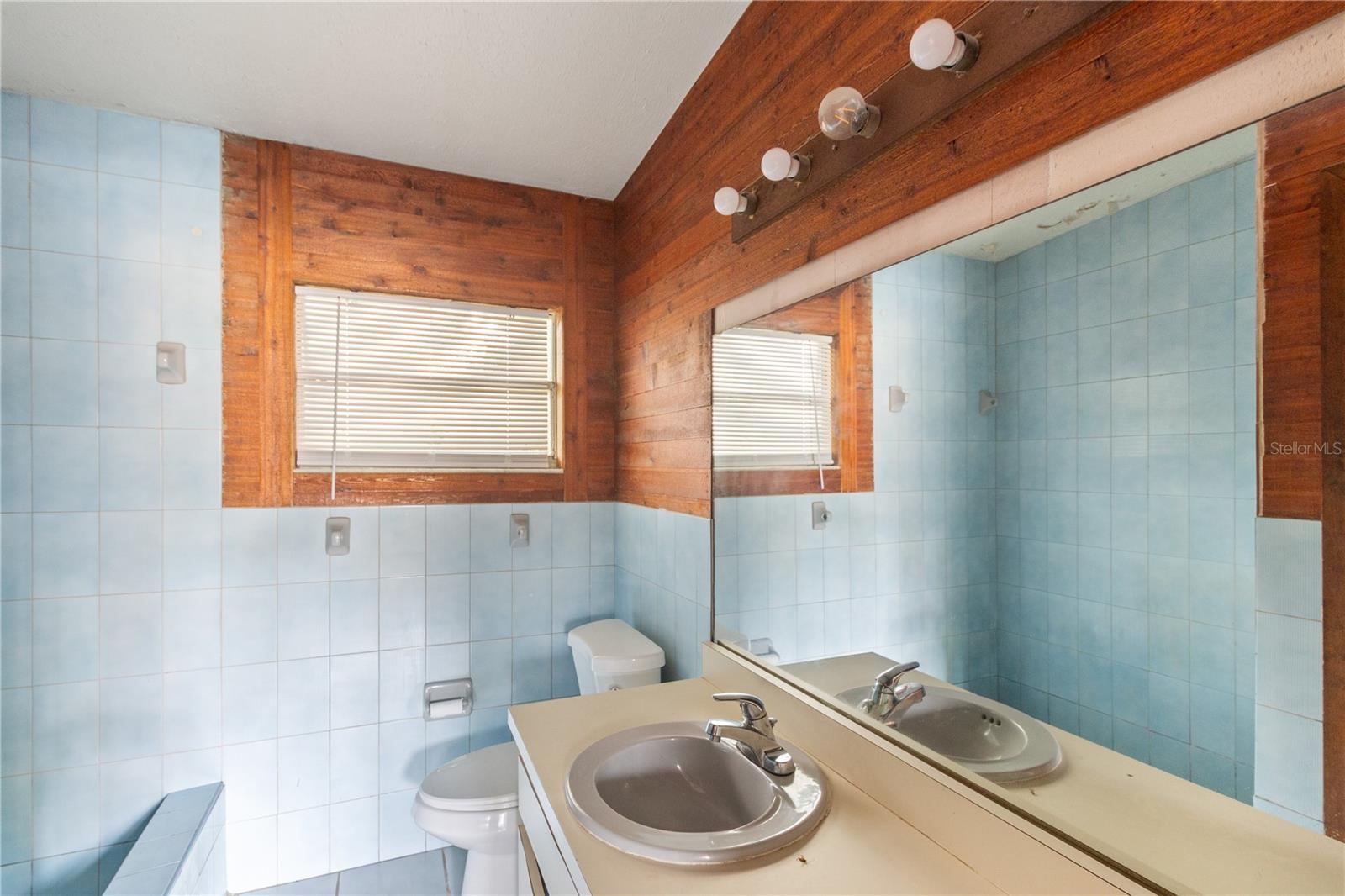 ELIZABETH COURT - Residential