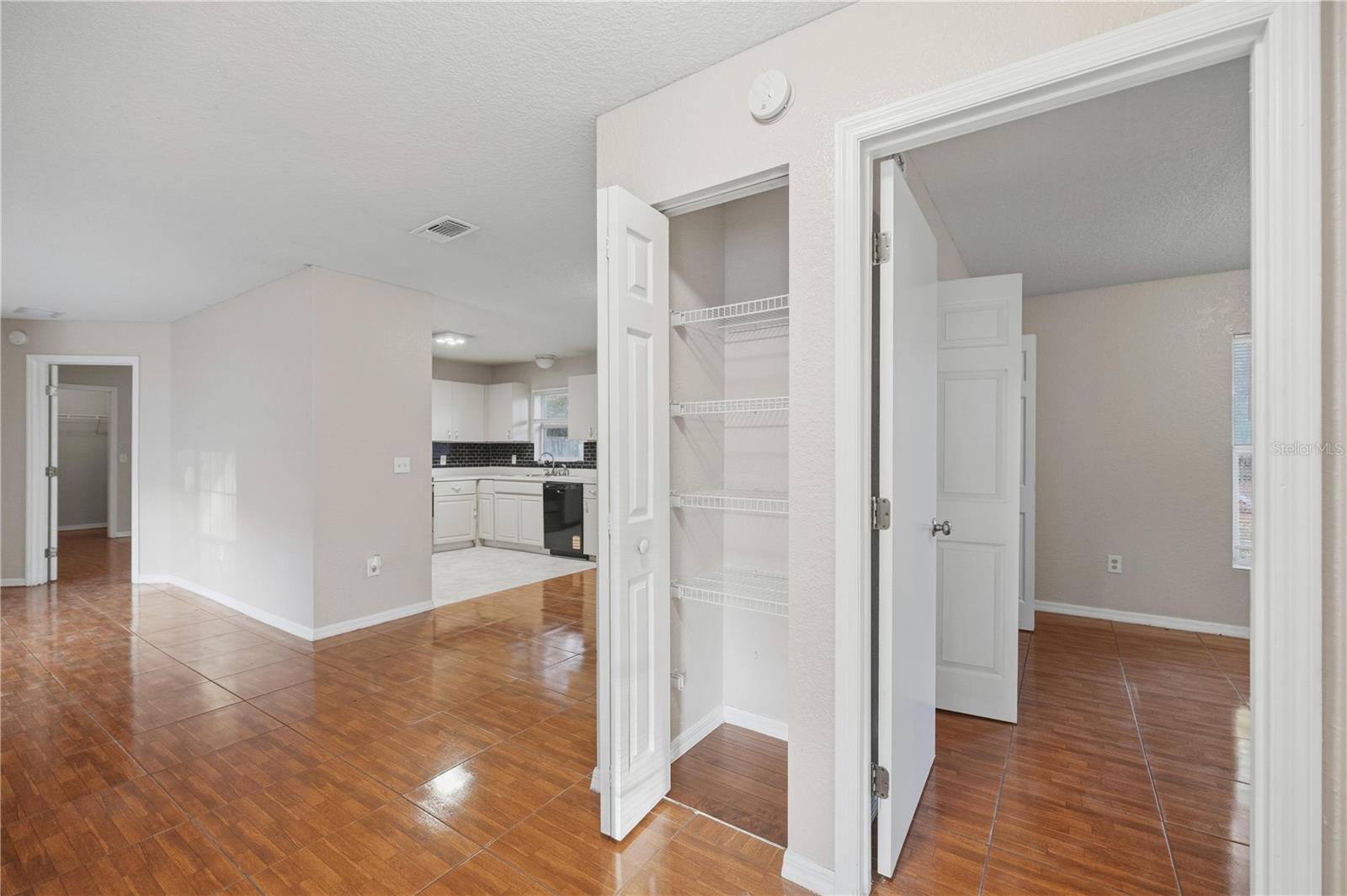 SILVER SPGS SHORES UN 09 - Residential Lease