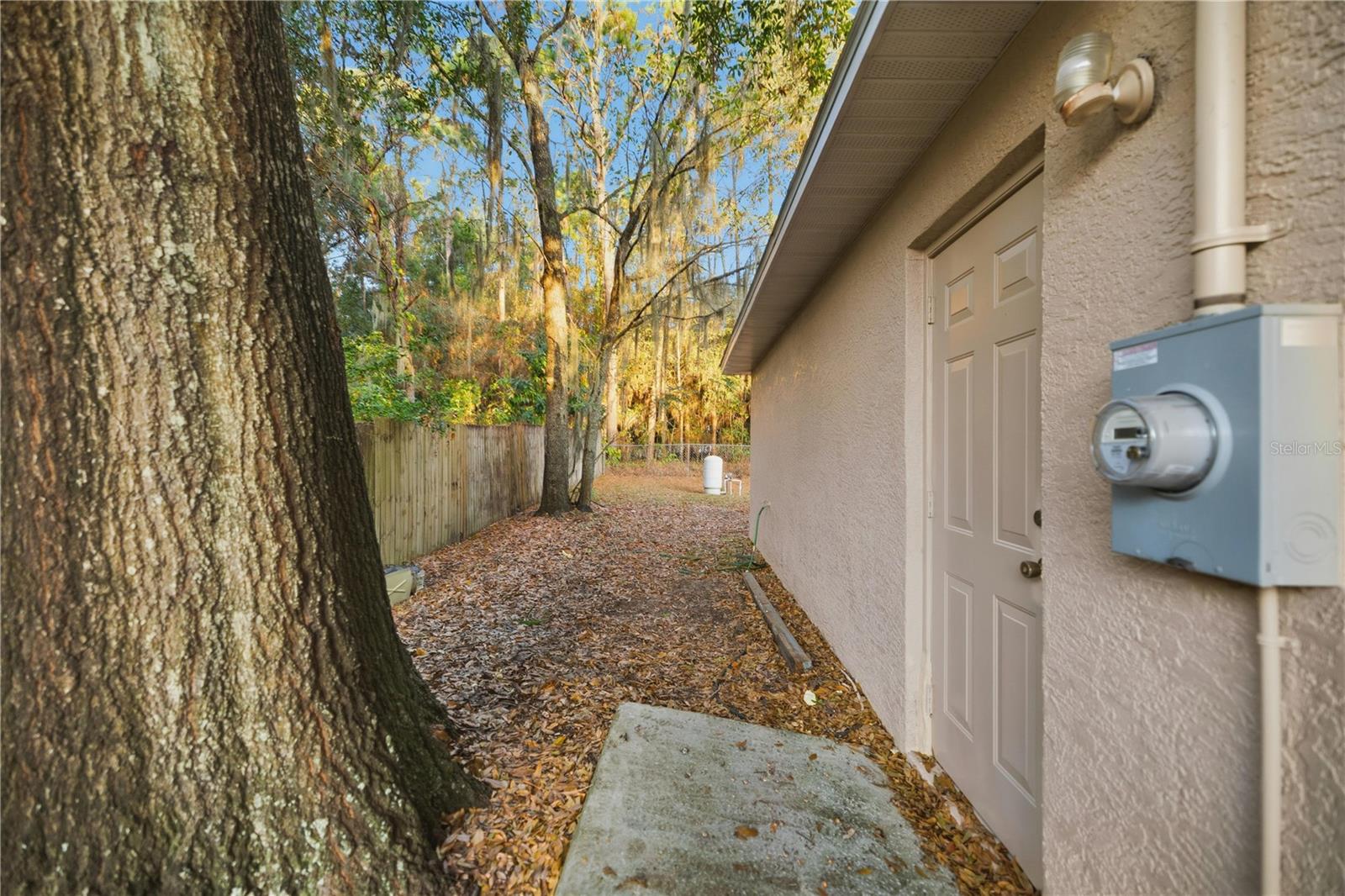 SILVER SPGS SHORES UN 09 - Residential Lease