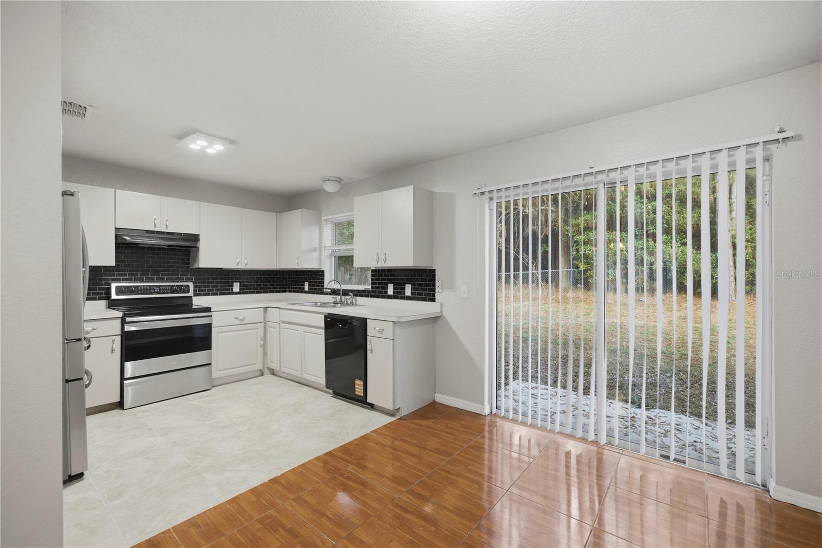 SILVER SPGS SHORES UN 09 - Residential Lease