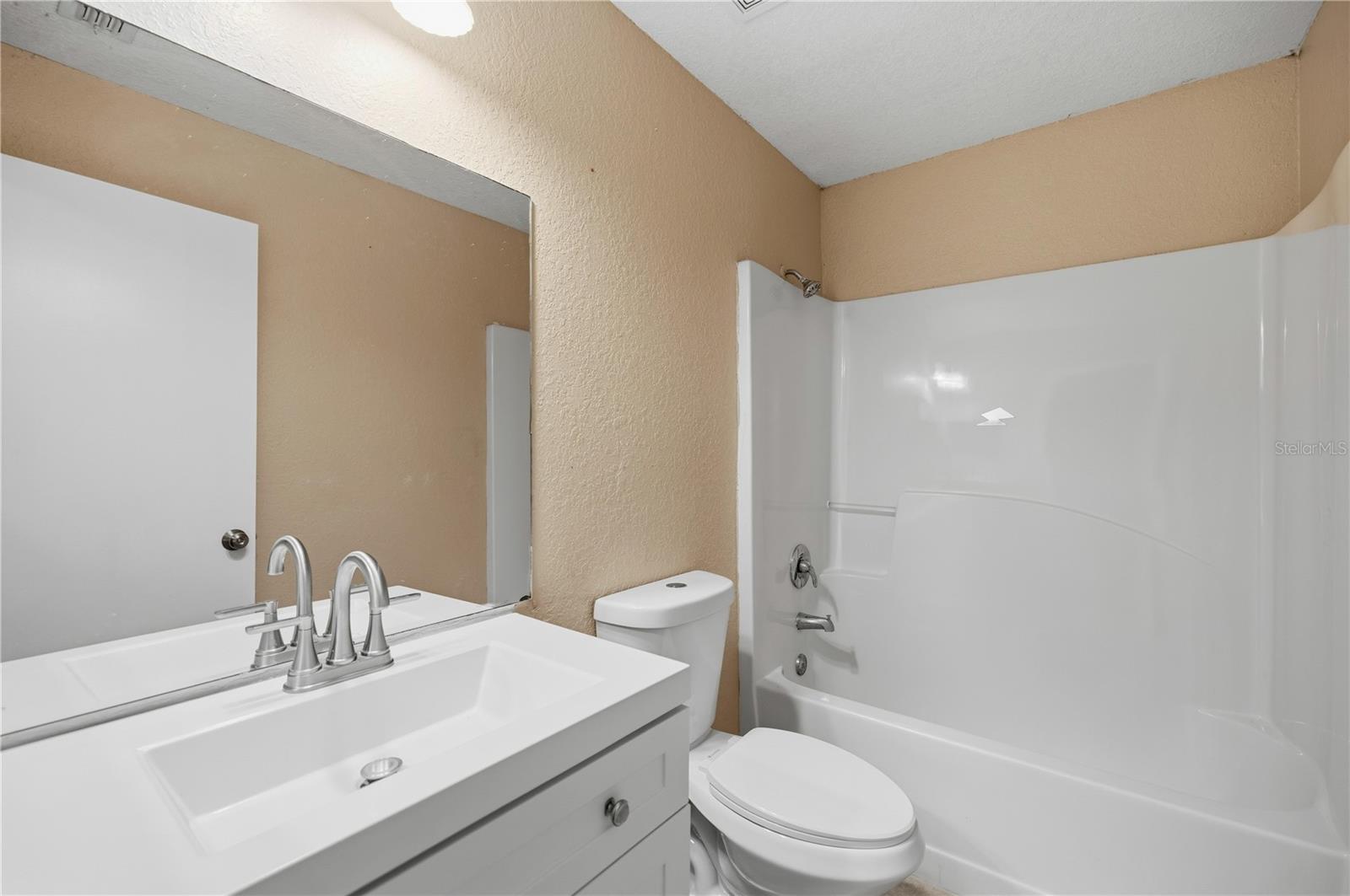 SILVER SPGS SHORES UN 09 - Residential Lease