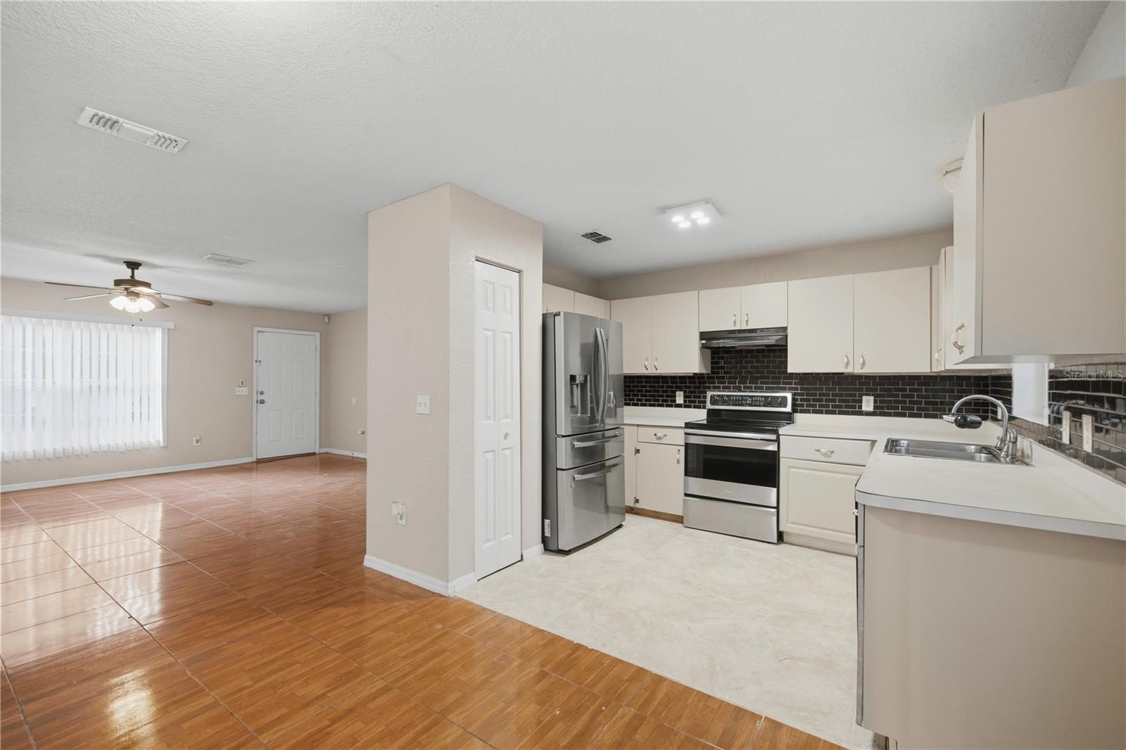 SILVER SPGS SHORES UN 09 - Residential Lease