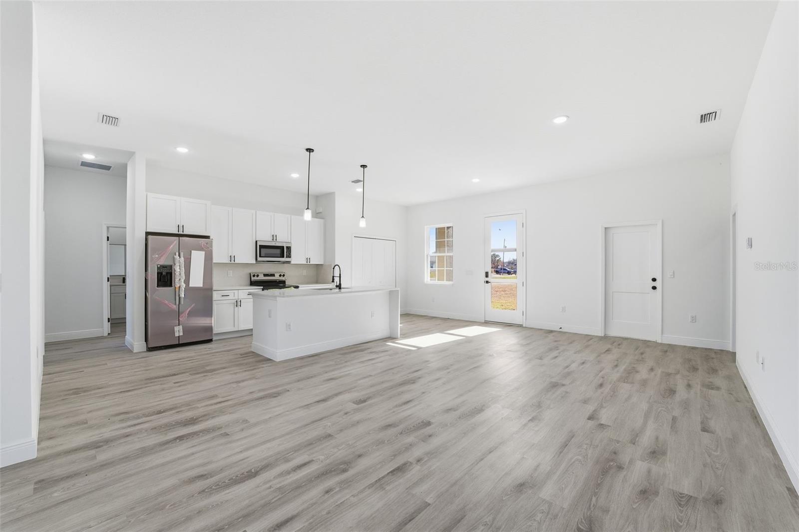 MARION OAKS - Residential