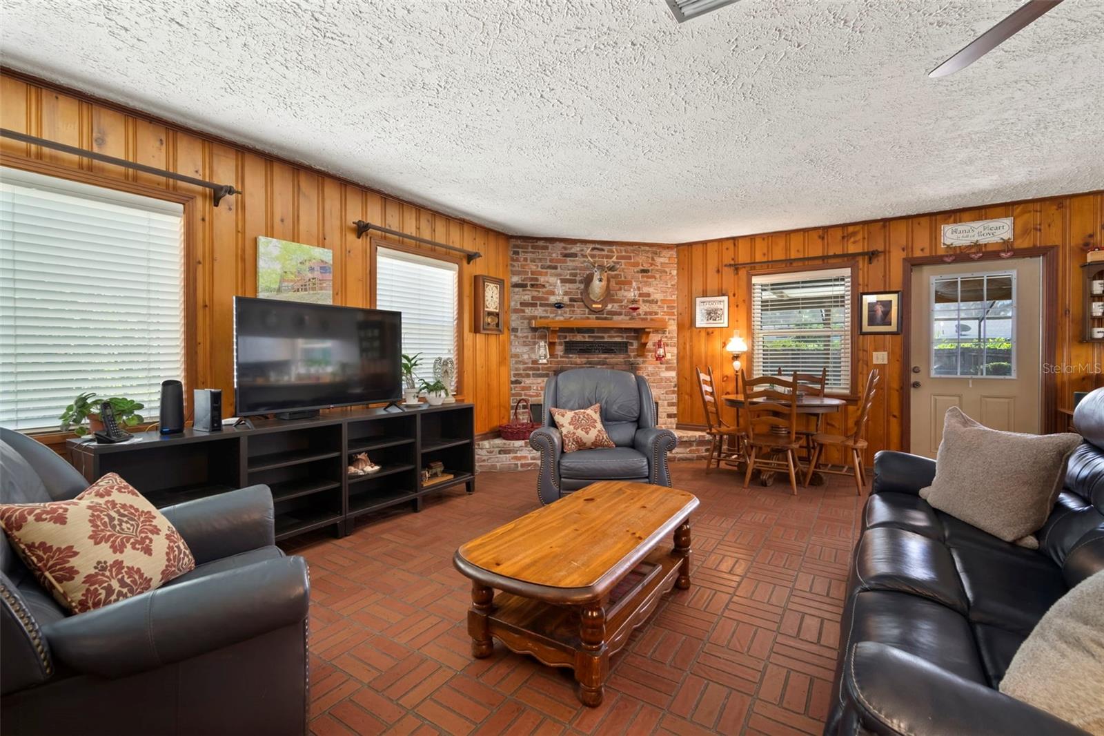 BRANDON OAK GROVE ESTATES - Residential