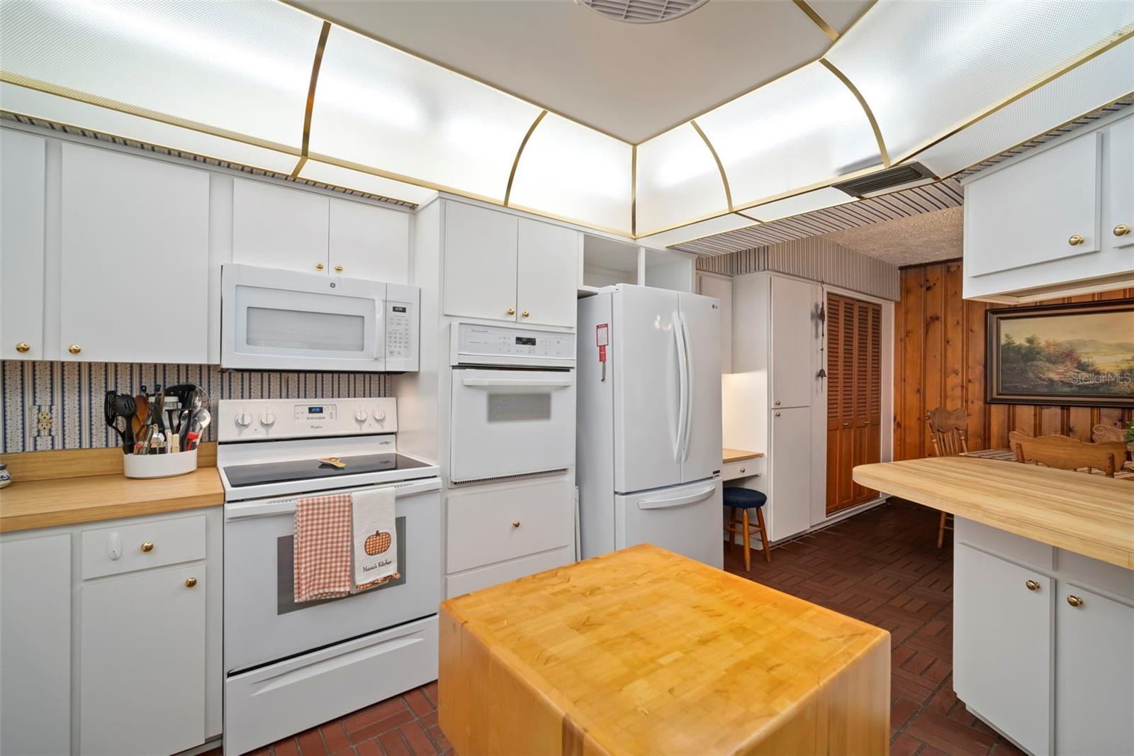 BRANDON OAK GROVE ESTATES - Residential