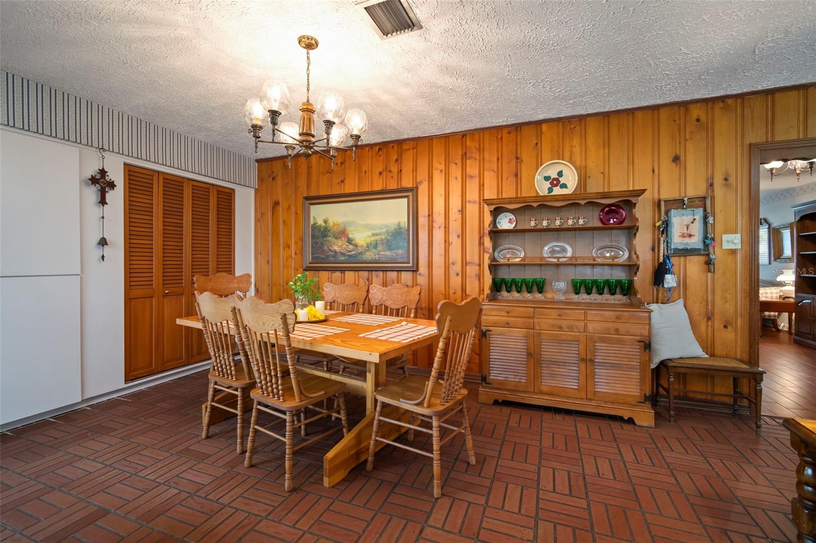 BRANDON OAK GROVE ESTATES - Residential