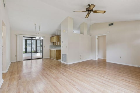 Tiny photo for 37 Gordon Court, Leesburg, FL 34788 (MLS # G5118256)