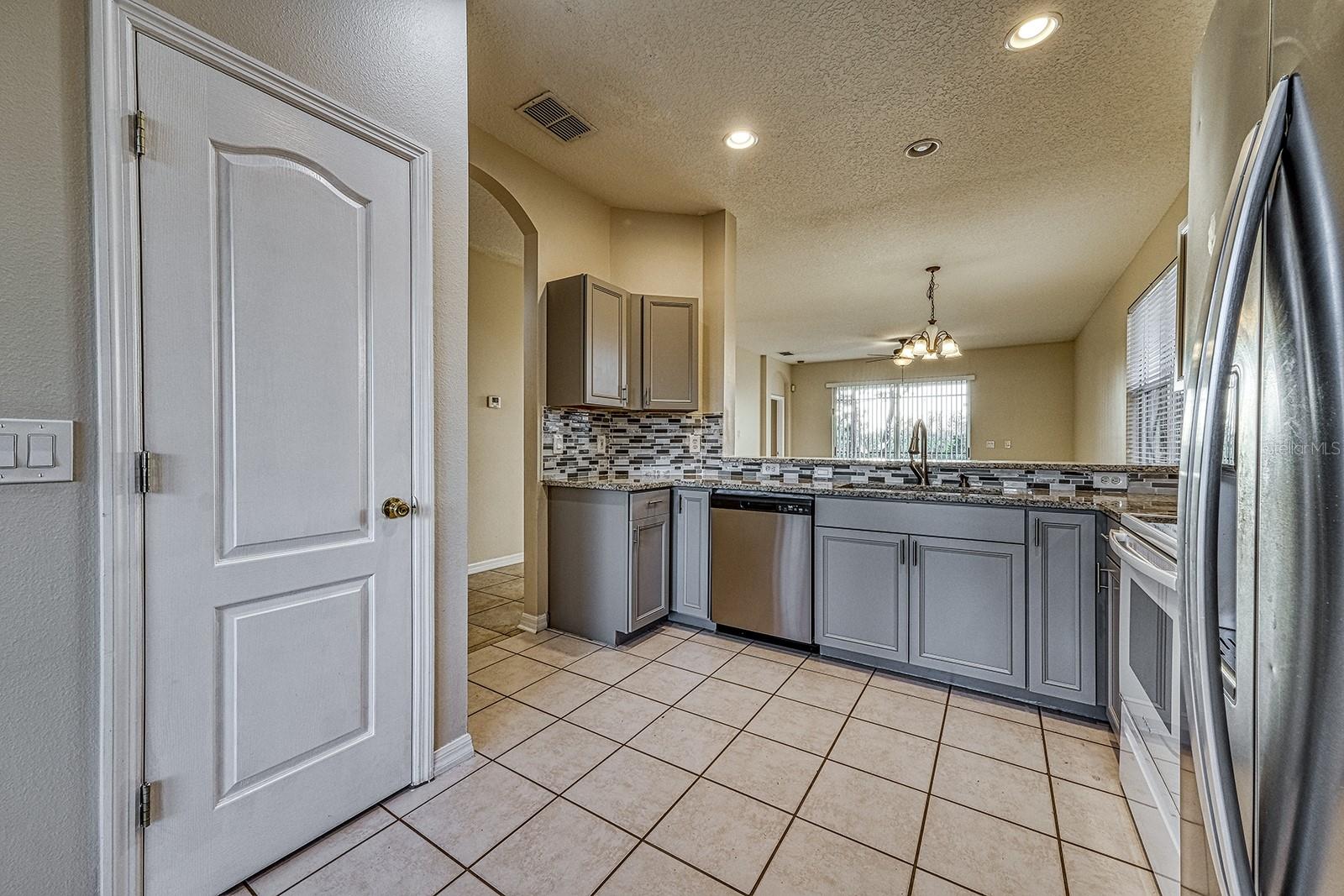 HUNTERS CREEK TR 526 PH 02 43/22 - Residential