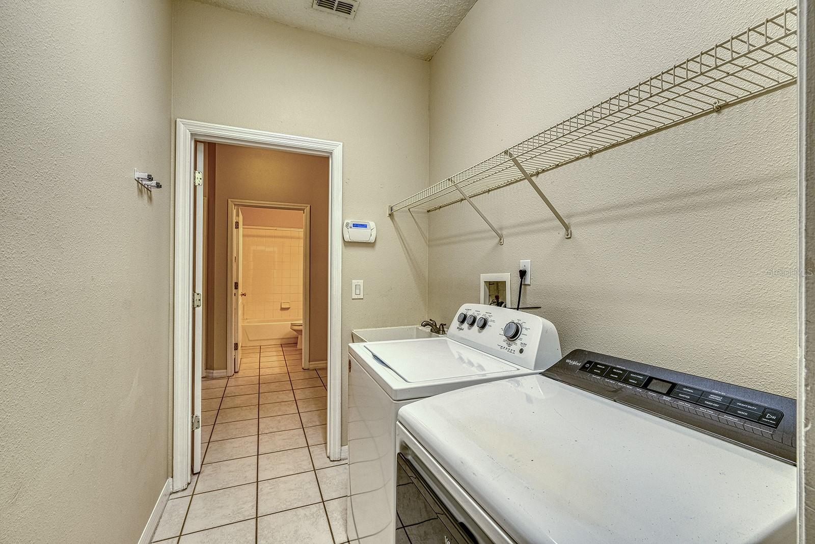 HUNTERS CREEK TR 526 PH 02 43/22 - Residential