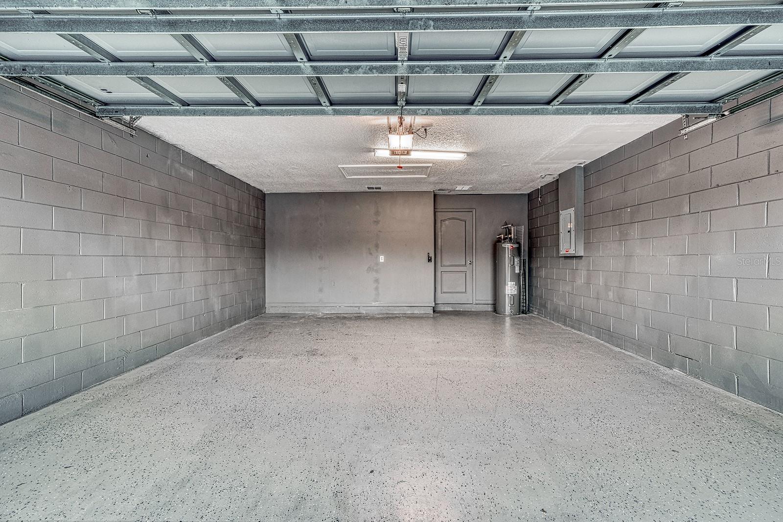 HUNTERS CREEK TR 526 PH 02 43/22 - Residential